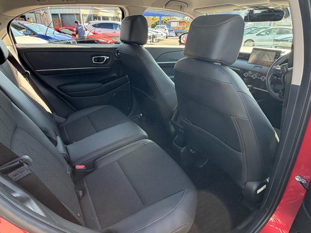 ヴェゼル e:HEV Z 全周囲カメラ・フルセグナビ・BTオーディオ・LEDライト・ACC・LKA・AHB・BSM・Pバックドア・Cソナー・ドアバイザー・プライバシーガラス・ハーフレザー・シートヒーター・パドルシフト(8枚目)