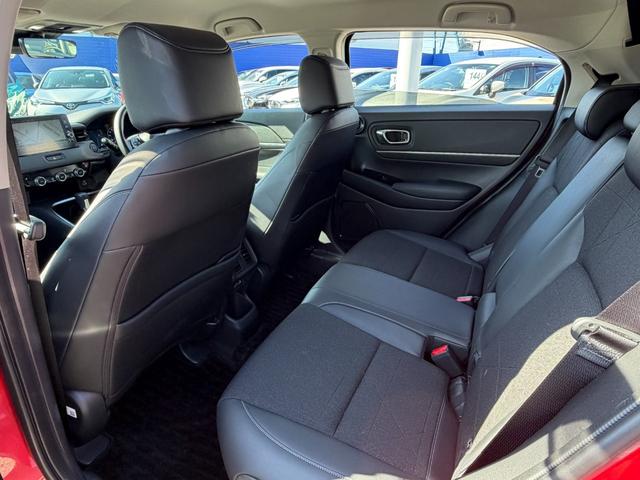 ヴェゼル e:HEV Z 全周囲カメラ・フルセグナビ・BTオーディオ・LEDライト・ACC・LKA・AHB・BSM・Pバックドア・Cソナー・ドアバイザー・プライバシーガラス・ハーフレザー・シートヒーター・パドルシフト(11枚目)