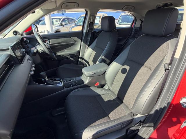 ヴェゼル e:HEV Z 全周囲カメラ・フルセグナビ・BTオーディオ・LEDライト・ACC・LKA・AHB・BSM・Pバックドア・Cソナー・ドアバイザー・プライバシーガラス・ハーフレザー・シートヒーター・パドルシフト(14枚目)