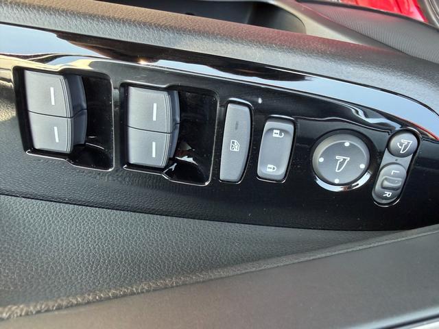 ヴェゼル e:HEV Z 全周囲カメラ・フルセグナビ・BTオーディオ・LEDライト・ACC・LKA・AHB・BSM・Pバックドア・Cソナー・ドアバイザー・プライバシーガラス・ハーフレザー・シートヒーター・パドルシフト(21枚目)