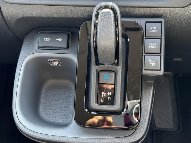 シエンタ ハイブリッドＺ　両Ｐスラ・全周囲カメラ・フルセグナビ・ＢＴオーディオ・ＬＥＤライト・ＢＳＭ・ＡＣＣ・ＬＫＡ・ＡＨＢ・Ｃソナー・シートヒーター・ＵＳＢ・ＡＣ１００Ｖ・Ｐアシスト・ドアバイザー・プライバシーガラス（16枚目）