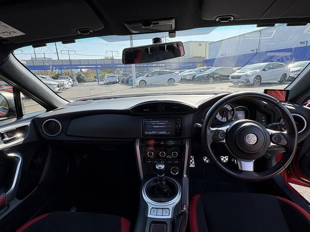 ８６ ＧＴ　６ＭＴ・フルセグナビ・Ｂカメラ・ＢＴオーディオ・ＴＲＤエアロ・マフラー・１８ＡＷ・ＬＥＤライト・ＥＴＣ・クルコン・本革ステア・ミラーウィンカー・オートライト・スマキー・記録簿（3枚目）