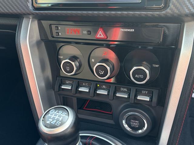 ８６ ＧＴ　６ＭＴ・フルセグナビ・Ｂカメラ・ＢＴオーディオ・ＴＲＤエアロ・マフラー・１８ＡＷ・ＬＥＤライト・ＥＴＣ・クルコン・本革ステア・ミラーウィンカー・オートライト・スマキー・記録簿（14枚目）