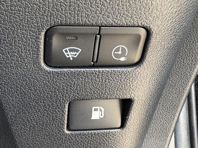 プリウスＰＨＶ Ａ　後期・１オーナー・セーフティセンス・ディスプレイオーディオ・ＥＴＣ２．０・全周囲カメラ・Ｃａｒｐｌａｙ・ＢＴオーディオ・Ｃソナー・ＢＳＭ・ＨＵＤ・純正１５ＡＷ・革ステア・ドアバイザー・フロアマット（5枚目）