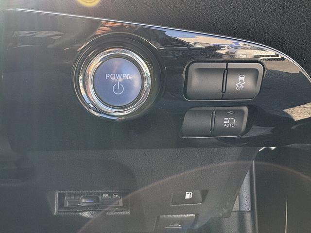 プリウス Ｓ　セーフティセンス・ナビＴＶ・バックカメラ・ＢＴオーディオ・ＥＴＣ・スマートキー・クリアランスソナー・ＬＥＤヘッドライト・ＡＵＴＯハイビーム・純正１５ＡＷ・フロアマット・ドアバイザー（10枚目）