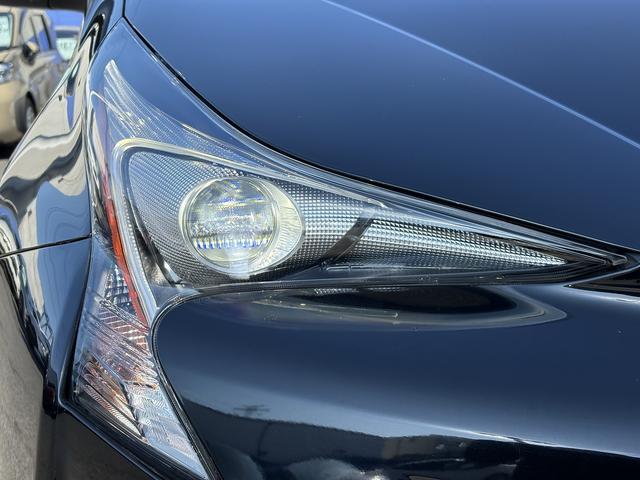 プリウス Ｓ　セーフティセンス・ナビＴＶ・バックカメラ・ＢＴオーディオ・ＥＴＣ・スマートキー・クリアランスソナー・ＬＥＤヘッドライト・ＡＵＴＯハイビーム・純正１５ＡＷ・フロアマット・ドアバイザー（15枚目）