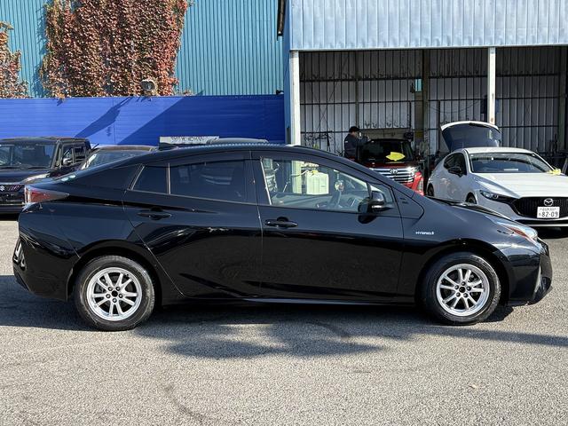 プリウス Ｓ　セーフティセンス・ナビＴＶ・バックカメラ・ＢＴオーディオ・ＥＴＣ・スマートキー・クリアランスソナー・ＬＥＤヘッドライト・ＡＵＴＯハイビーム・純正１５ＡＷ・フロアマット・ドアバイザー（35枚目）