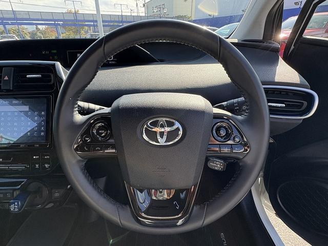 プリウス Ａツーリングセレクション　後期・９型純正フルセグナビ・全周囲カメラ・ＢＴオーディオ・ＥＴＣ２．０・ＤＶＤ再生・パワーシート・シートヒーター・パーキングアシスト・Ｃソナー・ＢＳＭ・ＨＵＤ・純正１７ＡＷ・ドアバイザー（9枚目）