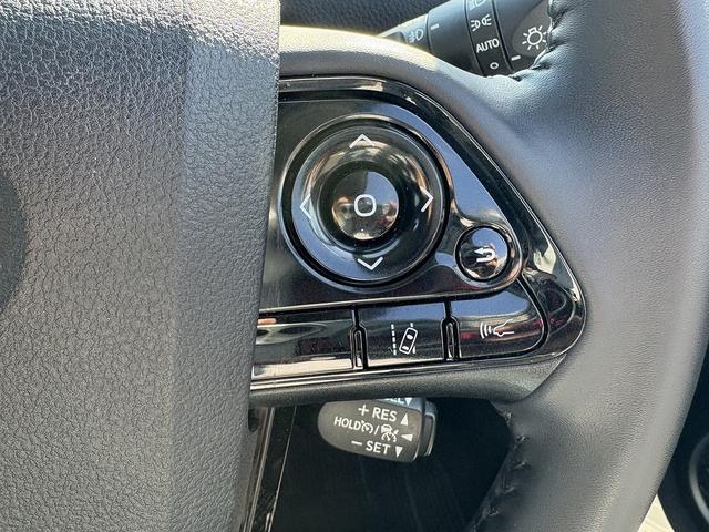 プリウス Ａツーリングセレクション　後期・９型純正フルセグナビ・全周囲カメラ・ＢＴオーディオ・ＥＴＣ２．０・ＤＶＤ再生・パワーシート・シートヒーター・パーキングアシスト・Ｃソナー・ＢＳＭ・ＨＵＤ・純正１７ＡＷ・ドアバイザー（10枚目）