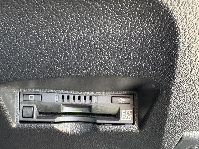 プリウス Ａツーリングセレクション　後期・９型純正フルセグナビ・全周囲カメラ・ＢＴオーディオ・ＥＴＣ２．０・ＤＶＤ再生・パワーシート・シートヒーター・パーキングアシスト・Ｃソナー・ＢＳＭ・ＨＵＤ・純正１７ＡＷ・ドアバイザー（18枚目）