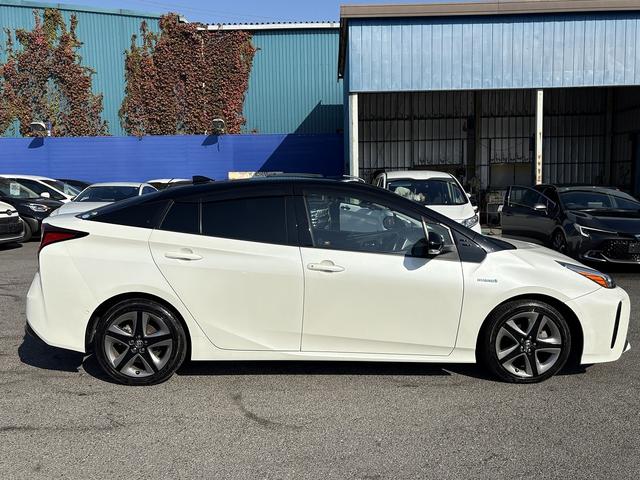 プリウス Ａツーリングセレクション　後期・９型純正フルセグナビ・全周囲カメラ・ＢＴオーディオ・ＥＴＣ２．０・ＤＶＤ再生・パワーシート・シートヒーター・パーキングアシスト・Ｃソナー・ＢＳＭ・ＨＵＤ・純正１７ＡＷ・ドアバイザー（23枚目）