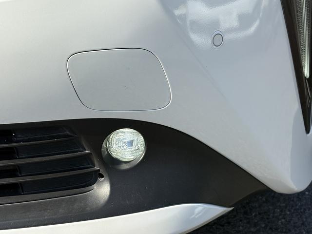 プリウス Ａツーリングセレクション　後期・９型純正フルセグナビ・全周囲カメラ・ＢＴオーディオ・ＥＴＣ２．０・ＤＶＤ再生・パワーシート・シートヒーター・パーキングアシスト・Ｃソナー・ＢＳＭ・ＨＵＤ・純正１７ＡＷ・ドアバイザー（32枚目）