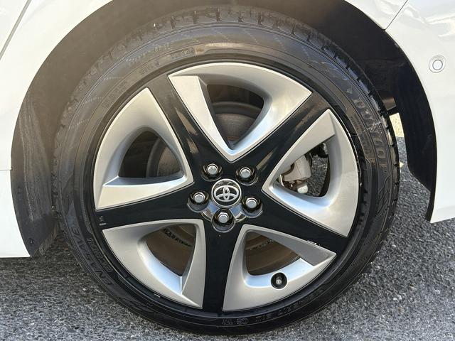 プリウス Ａツーリングセレクション　後期・９型純正フルセグナビ・全周囲カメラ・ＢＴオーディオ・ＥＴＣ２．０・ＤＶＤ再生・パワーシート・シートヒーター・パーキングアシスト・Ｃソナー・ＢＳＭ・ＨＵＤ・純正１７ＡＷ・ドアバイザー（35枚目）