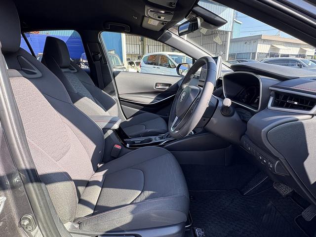 カローラスポーツ ハイブリッドＧ　Ｚ　後期・フルセグナビ・Ｂカメラ・ＢＴオーディオ・ＬＥＤライト・ＡＣＣ・ＬＫＡ・ＡＨＢ・ＢＳＭ・Ｃソナー・シートヒーター・ＥＴＣ・本革ステア・ミラーウィンカー・オートライト・ＵＳＢ・プライバシーガラス（4枚目）