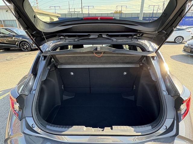 カローラスポーツ ハイブリッドＧ　Ｚ　後期・フルセグナビ・Ｂカメラ・ＢＴオーディオ・ＬＥＤライト・ＡＣＣ・ＬＫＡ・ＡＨＢ・ＢＳＭ・Ｃソナー・シートヒーター・ＥＴＣ・本革ステア・ミラーウィンカー・オートライト・ＵＳＢ・プライバシーガラス（6枚目）