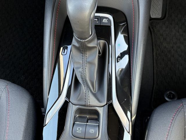 カローラスポーツ ハイブリッドＧ　Ｚ　後期・フルセグナビ・Ｂカメラ・ＢＴオーディオ・ＬＥＤライト・ＡＣＣ・ＬＫＡ・ＡＨＢ・ＢＳＭ・Ｃソナー・シートヒーター・ＥＴＣ・本革ステア・ミラーウィンカー・オートライト・ＵＳＢ・プライバシーガラス（15枚目）