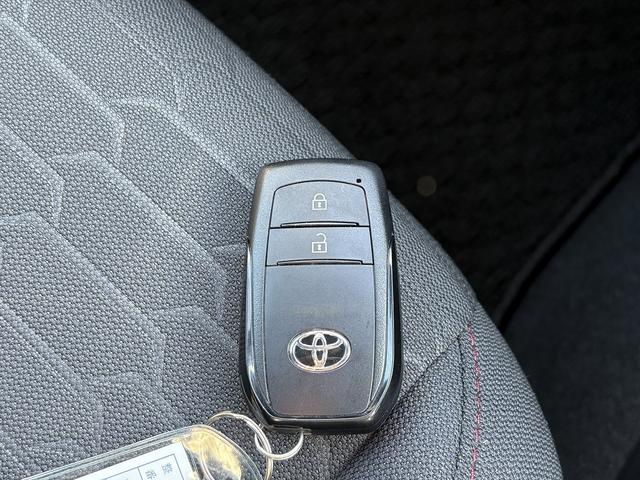 カローラスポーツ ハイブリッドＧ　Ｚ　後期・フルセグナビ・Ｂカメラ・ＢＴオーディオ・ＬＥＤライト・ＡＣＣ・ＬＫＡ・ＡＨＢ・ＢＳＭ・Ｃソナー・シートヒーター・ＥＴＣ・本革ステア・ミラーウィンカー・オートライト・ＵＳＢ・プライバシーガラス（17枚目）