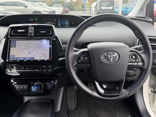 プリウス Ｓツーリングセレクション　後期・ＴＲＤエアロ・９ｉｎフルセグナビ・Ｂカメラ・ＢＴオーディオ・合皮シート・シートヒーター・ＬＥＤライト・ＡＣＣ・ＬＫＡ・ＡＨＢ・Ｃソナー・ＵＳＢ・１７ＡＷ・ＥＴＣ２．０・本革ステア（4枚目）