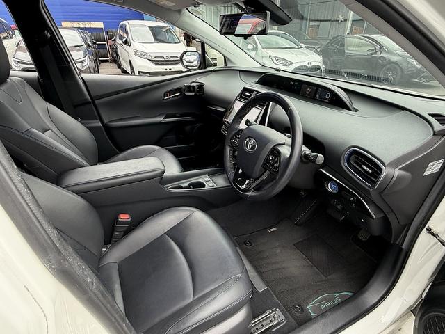 プリウス Ｓツーリングセレクション　後期・ＴＲＤエアロ・９ｉｎフルセグナビ・Ｂカメラ・ＢＴオーディオ・合皮シート・シートヒーター・ＬＥＤライト・ＡＣＣ・ＬＫＡ・ＡＨＢ・Ｃソナー・ＵＳＢ・１７ＡＷ・ＥＴＣ２．０・本革ステア（5枚目）