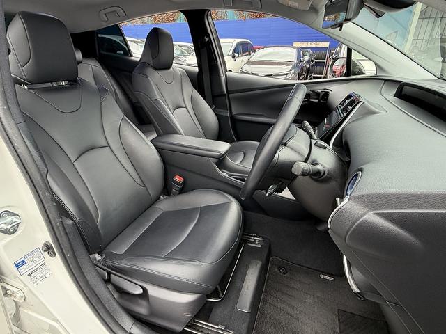 プリウス Ｓツーリングセレクション　後期・ＴＲＤエアロ・９ｉｎフルセグナビ・Ｂカメラ・ＢＴオーディオ・合皮シート・シートヒーター・ＬＥＤライト・ＡＣＣ・ＬＫＡ・ＡＨＢ・Ｃソナー・ＵＳＢ・１７ＡＷ・ＥＴＣ２．０・本革ステア（6枚目）