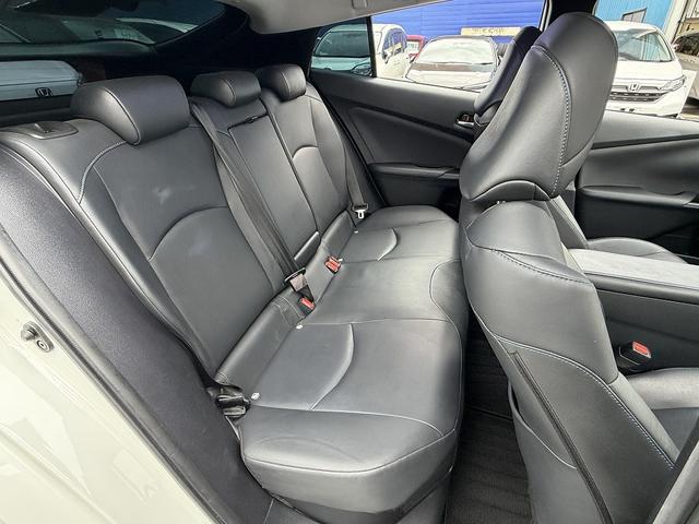 プリウス Ｓツーリングセレクション　後期・ＴＲＤエアロ・９ｉｎフルセグナビ・Ｂカメラ・ＢＴオーディオ・合皮シート・シートヒーター・ＬＥＤライト・ＡＣＣ・ＬＫＡ・ＡＨＢ・Ｃソナー・ＵＳＢ・１７ＡＷ・ＥＴＣ２．０・本革ステア（8枚目）