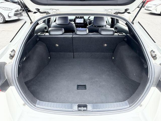 プリウス Ｓツーリングセレクション　後期・ＴＲＤエアロ・９ｉｎフルセグナビ・Ｂカメラ・ＢＴオーディオ・合皮シート・シートヒーター・ＬＥＤライト・ＡＣＣ・ＬＫＡ・ＡＨＢ・Ｃソナー・ＵＳＢ・１７ＡＷ・ＥＴＣ２．０・本革ステア（9枚目）