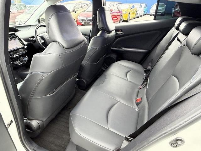 プリウス Ｓツーリングセレクション　後期・ＴＲＤエアロ・９ｉｎフルセグナビ・Ｂカメラ・ＢＴオーディオ・合皮シート・シートヒーター・ＬＥＤライト・ＡＣＣ・ＬＫＡ・ＡＨＢ・Ｃソナー・ＵＳＢ・１７ＡＷ・ＥＴＣ２．０・本革ステア（11枚目）