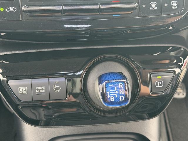 プリウス Ｓツーリングセレクション　後期・ＴＲＤエアロ・９ｉｎフルセグナビ・Ｂカメラ・ＢＴオーディオ・合皮シート・シートヒーター・ＬＥＤライト・ＡＣＣ・ＬＫＡ・ＡＨＢ・Ｃソナー・ＵＳＢ・１７ＡＷ・ＥＴＣ２．０・本革ステア（18枚目）