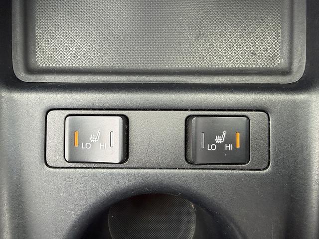 プリウス Ｓツーリングセレクション　後期・ＴＲＤエアロ・９ｉｎフルセグナビ・Ｂカメラ・ＢＴオーディオ・合皮シート・シートヒーター・ＬＥＤライト・ＡＣＣ・ＬＫＡ・ＡＨＢ・Ｃソナー・ＵＳＢ・１７ＡＷ・ＥＴＣ２．０・本革ステア（19枚目）