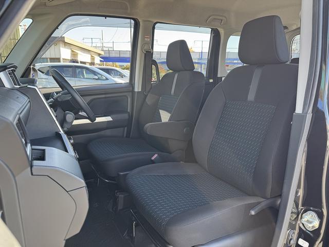 ルーミー カスタムＧ　後期・スマートアシスト・純正９型フルセグナビ・バックカメラ・ＢＴオーディオ・ＥＴＣ・両側パワースライド・ＡＵＴＯハイビーム・ＡＣＣ・純正１４ＡＷ・革ステア・ドアバイザー・フロアマット（5枚目）