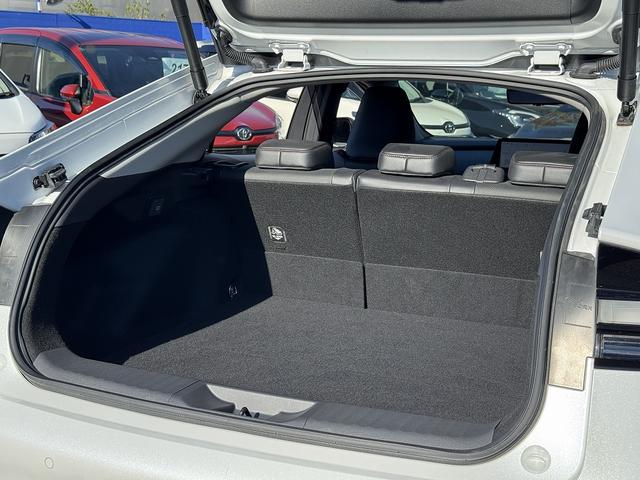 プリウス Ｚ　モデリスタエアロ・セーフティセンス・フルセグナビ・全周囲カメラ・ＥＴＣ２．０・Ｃａｒｐｌａｙ・ＢＴオーディオ・パーキングアシスト・デジタルミラー・ステアヒータ・ＡＣ１００Ｖ・Ｃソナー・ＢＳＭ・ＲＣＴＡ（7枚目）