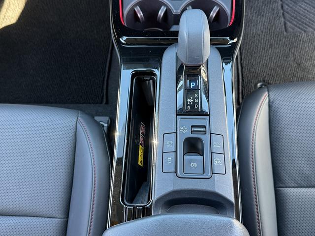 プリウス Ｚ　モデリスタエアロ・セーフティセンス・フルセグナビ・全周囲カメラ・ＥＴＣ２．０・Ｃａｒｐｌａｙ・ＢＴオーディオ・パーキングアシスト・デジタルミラー・ステアヒータ・ＡＣ１００Ｖ・Ｃソナー・ＢＳＭ・ＲＣＴＡ（11枚目）