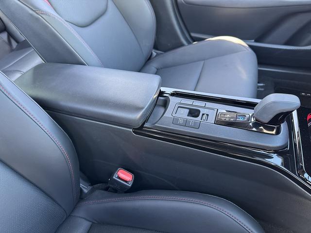 プリウス Ｚ　モデリスタエアロ・セーフティセンス・フルセグナビ・全周囲カメラ・ＥＴＣ２．０・Ｃａｒｐｌａｙ・ＢＴオーディオ・パーキングアシスト・デジタルミラー・ステアヒータ・ＡＣ１００Ｖ・Ｃソナー・ＢＳＭ・ＲＣＴＡ（40枚目）