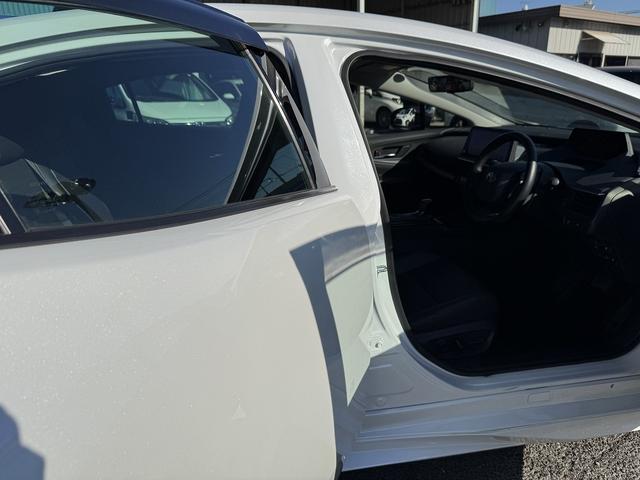 プリウス Ｚ　モデリスタエアロ・セーフティセンス・フルセグナビ・全周囲カメラ・ＥＴＣ２．０・Ｃａｒｐｌａｙ・ＢＴオーディオ・パーキングアシスト・デジタルミラー・ステアヒータ・ＡＣ１００Ｖ・Ｃソナー・ＢＳＭ・ＲＣＴＡ（56枚目）