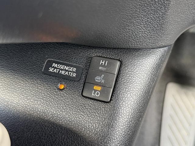 プリウスＰＨＶ Ａ　セーフティセンス・１１．６型フルセグナビ・バックカメラ・ＥＴＣ・ＢＴオーディオ・急速充電・本革シート・シートヒーター・パーキングアシスト・Ｃソナー・ＢＳＭ・ＡＵＴＯハイビーム・純正１５ＡＷ（11枚目）