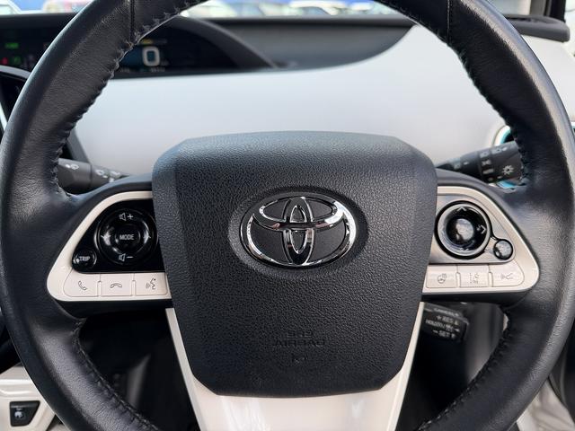 プリウスＰＨＶ Ａ　セーフティセンス・１１．６型フルセグナビ・バックカメラ・ＥＴＣ・ＢＴオーディオ・急速充電・本革シート・シートヒーター・パーキングアシスト・Ｃソナー・ＢＳＭ・ＡＵＴＯハイビーム・純正１５ＡＷ（12枚目）