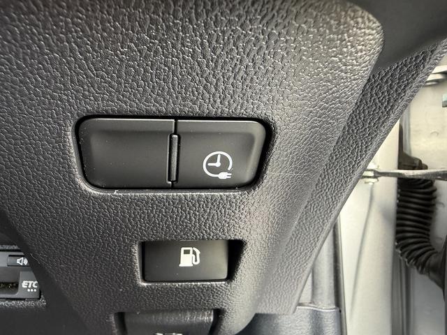 プリウスＰＨＶ Ａ　セーフティセンス・１１．６型フルセグナビ・バックカメラ・ＥＴＣ・ＢＴオーディオ・急速充電・本革シート・シートヒーター・パーキングアシスト・Ｃソナー・ＢＳＭ・ＡＵＴＯハイビーム・純正１５ＡＷ（14枚目）