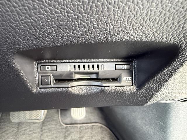 プリウスＰＨＶ Ａ　セーフティセンス・１１．６型フルセグナビ・バックカメラ・ＥＴＣ・ＢＴオーディオ・急速充電・本革シート・シートヒーター・パーキングアシスト・Ｃソナー・ＢＳＭ・ＡＵＴＯハイビーム・純正１５ＡＷ（15枚目）