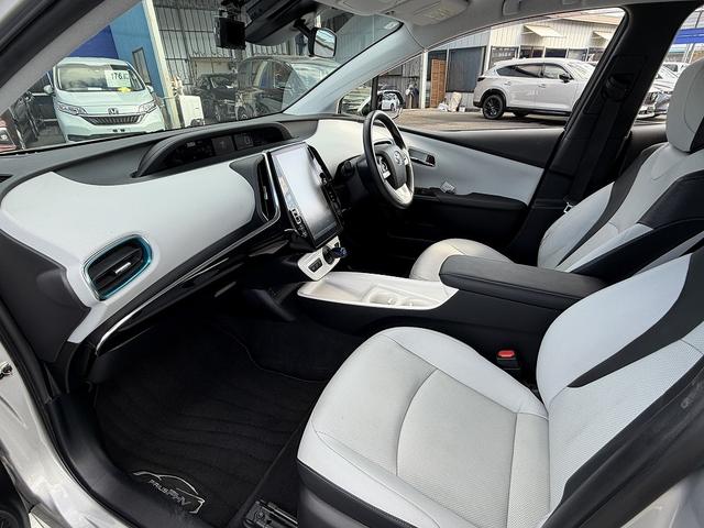 プリウスＰＨＶ Ａ　セーフティセンス・１１．６型フルセグナビ・バックカメラ・ＥＴＣ・ＢＴオーディオ・急速充電・本革シート・シートヒーター・パーキングアシスト・Ｃソナー・ＢＳＭ・ＡＵＴＯハイビーム・純正１５ＡＷ（28枚目）