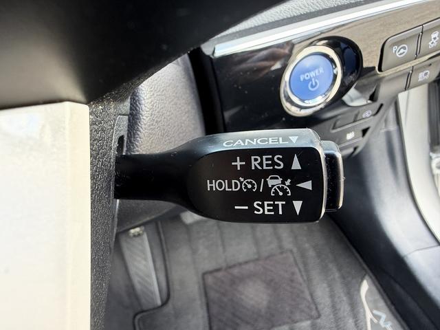 プリウスＰＨＶ Ａ　セーフティセンス・１１．６型フルセグナビ・バックカメラ・ＥＴＣ・ＢＴオーディオ・急速充電・本革シート・シートヒーター・パーキングアシスト・Ｃソナー・ＢＳＭ・ＡＵＴＯハイビーム・純正１５ＡＷ（33枚目）