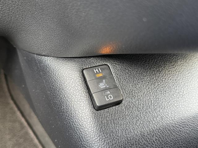 プリウスＰＨＶ Ａ　セーフティセンス・１１．６型フルセグナビ・バックカメラ・ＥＴＣ・ＢＴオーディオ・急速充電・本革シート・シートヒーター・パーキングアシスト・Ｃソナー・ＢＳＭ・ＡＵＴＯハイビーム・純正１５ＡＷ（39枚目）