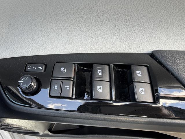 プリウスＰＨＶ Ａ　セーフティセンス・１１．６型フルセグナビ・バックカメラ・ＥＴＣ・ＢＴオーディオ・急速充電・本革シート・シートヒーター・パーキングアシスト・Ｃソナー・ＢＳＭ・ＡＵＴＯハイビーム・純正１５ＡＷ（40枚目）