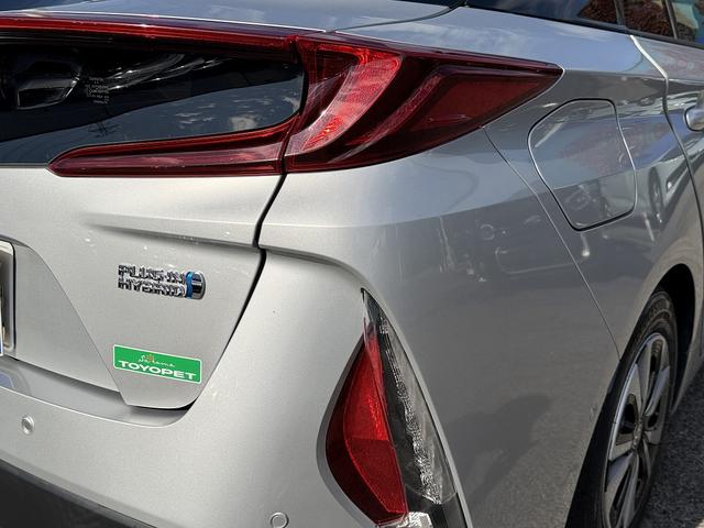 プリウスＰＨＶ Ａ　セーフティセンス・１１．６型フルセグナビ・バックカメラ・ＥＴＣ・ＢＴオーディオ・急速充電・本革シート・シートヒーター・パーキングアシスト・Ｃソナー・ＢＳＭ・ＡＵＴＯハイビーム・純正１５ＡＷ（45枚目）