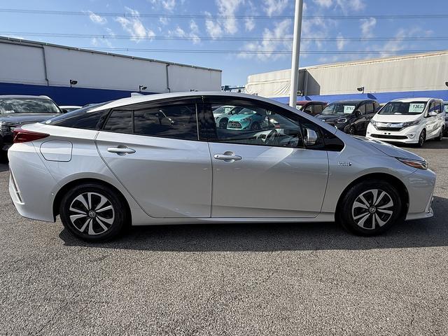 プリウスＰＨＶ Ａ　セーフティセンス・１１．６型フルセグナビ・バックカメラ・ＥＴＣ・ＢＴオーディオ・急速充電・本革シート・シートヒーター・パーキングアシスト・Ｃソナー・ＢＳＭ・ＡＵＴＯハイビーム・純正１５ＡＷ（53枚目）