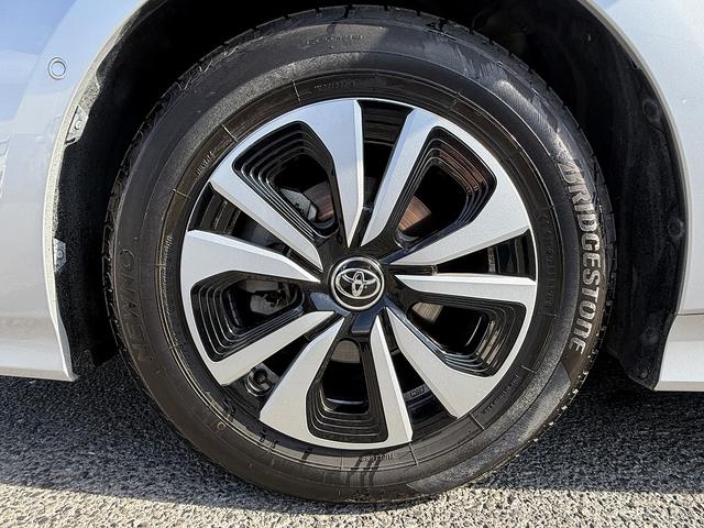 プリウスＰＨＶ Ａ　セーフティセンス・１１．６型フルセグナビ・バックカメラ・ＥＴＣ・ＢＴオーディオ・急速充電・本革シート・シートヒーター・パーキングアシスト・Ｃソナー・ＢＳＭ・ＡＵＴＯハイビーム・純正１５ＡＷ（54枚目）