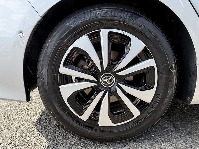 プリウスＰＨＶ Ａ　セーフティセンス・１１．６型フルセグナビ・バックカメラ・ＥＴＣ・ＢＴオーディオ・急速充電・本革シート・シートヒーター・パーキングアシスト・Ｃソナー・ＢＳＭ・ＡＵＴＯハイビーム・純正１５ＡＷ（55枚目）