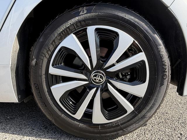 プリウスＰＨＶ Ａ　セーフティセンス・１１．６型フルセグナビ・バックカメラ・ＥＴＣ・ＢＴオーディオ・急速充電・本革シート・シートヒーター・パーキングアシスト・Ｃソナー・ＢＳＭ・ＡＵＴＯハイビーム・純正１５ＡＷ（56枚目）