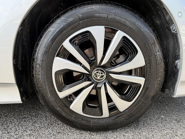 プリウスＰＨＶ Ａ　セーフティセンス・１１．６型フルセグナビ・バックカメラ・ＥＴＣ・ＢＴオーディオ・急速充電・本革シート・シートヒーター・パーキングアシスト・Ｃソナー・ＢＳＭ・ＡＵＴＯハイビーム・純正１５ＡＷ（57枚目）