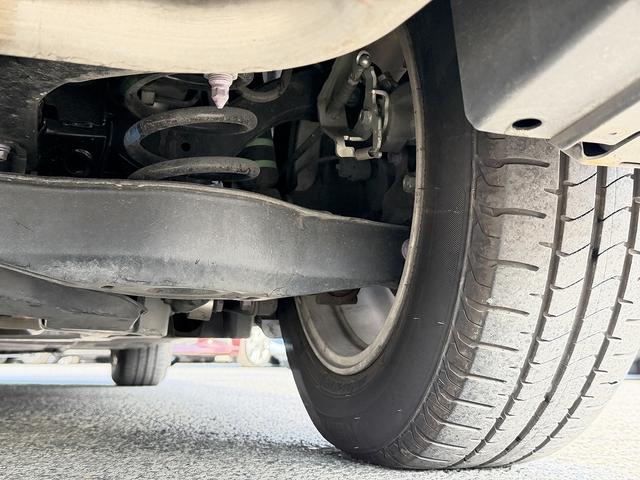 プリウスＰＨＶ Ａ　セーフティセンス・１１．６型フルセグナビ・バックカメラ・ＥＴＣ・ＢＴオーディオ・急速充電・本革シート・シートヒーター・パーキングアシスト・Ｃソナー・ＢＳＭ・ＡＵＴＯハイビーム・純正１５ＡＷ（60枚目）