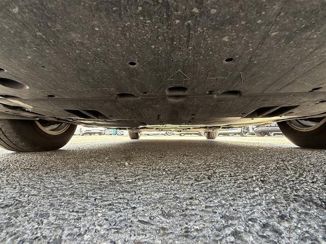 プリウスＰＨＶ Ａ　セーフティセンス・１１．６型フルセグナビ・バックカメラ・ＥＴＣ・ＢＴオーディオ・急速充電・本革シート・シートヒーター・パーキングアシスト・Ｃソナー・ＢＳＭ・ＡＵＴＯハイビーム・純正１５ＡＷ（62枚目）